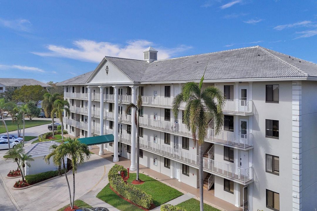 For Sale: $299,000 (2 beds, 2 baths, 1385 Square Feet)