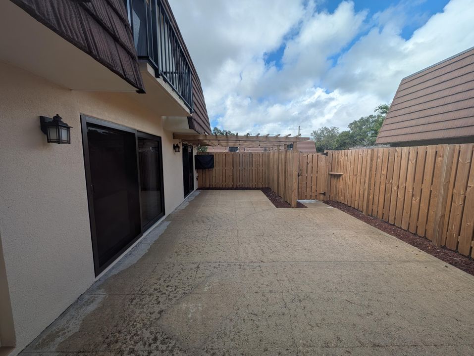 For Rent: $2,950 (3 beds, 2 baths, 1596 Square Feet)