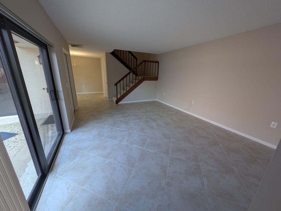 For Rent: $2,950 (3 beds, 2 baths, 1596 Square Feet)