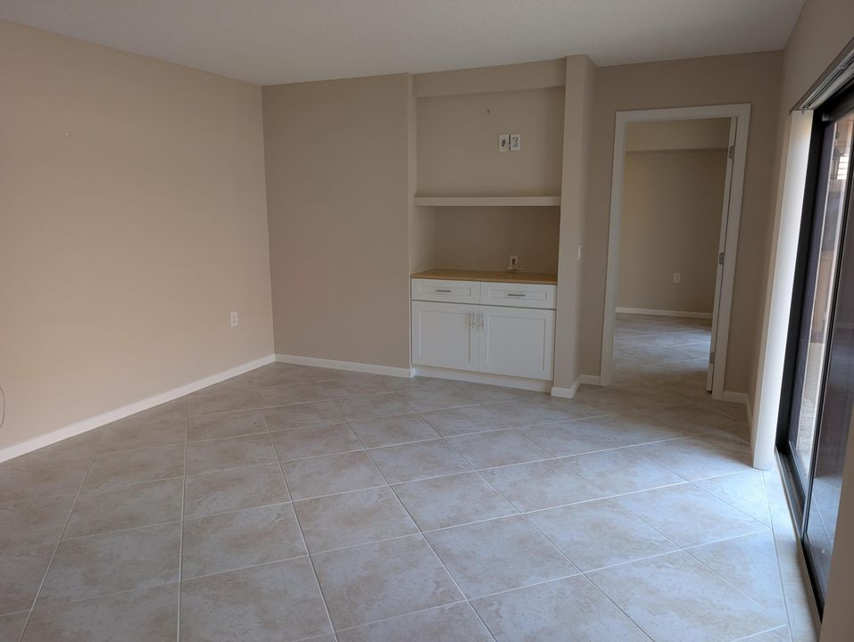 For Rent: $2,950 (3 beds, 2 baths, 1596 Square Feet)