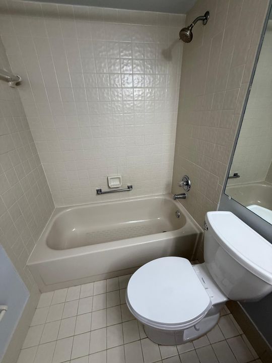 For Rent: $2,300 (2 beds, 2 baths, 960 Square Feet)