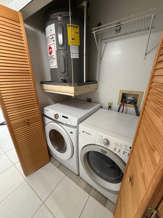 For Rent: $2,300 (2 beds, 2 baths, 960 Square Feet)