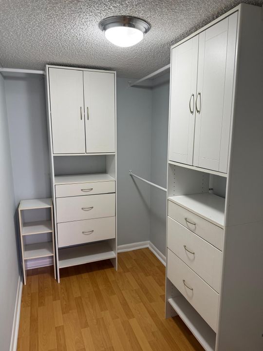 For Rent: $2,300 (2 beds, 2 baths, 960 Square Feet)