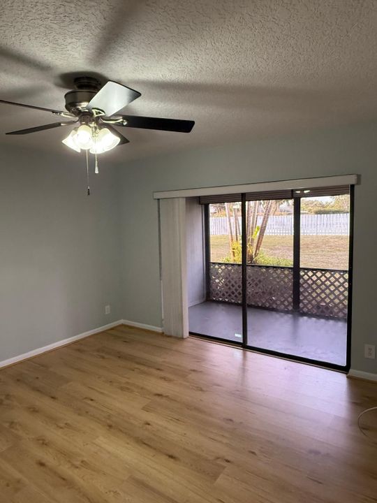 For Rent: $2,300 (2 beds, 2 baths, 960 Square Feet)