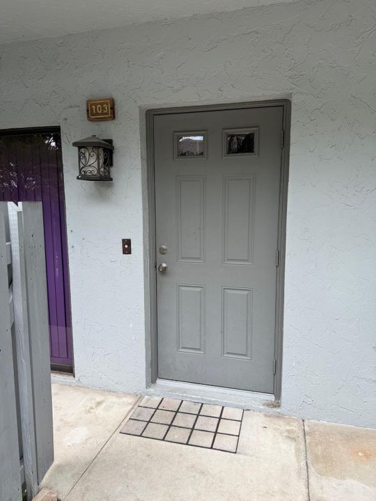 For Rent: $2,300 (2 beds, 2 baths, 960 Square Feet)