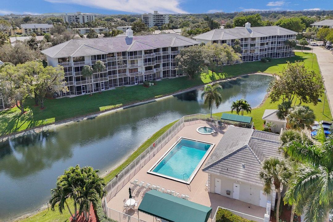 For Sale: $299,000 (2 beds, 2 baths, 1385 Square Feet)