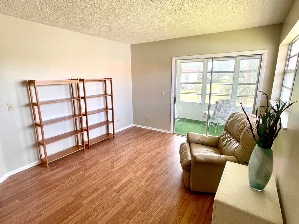 For Sale: $110,000 (2 beds, 2 baths, 1014 Square Feet)