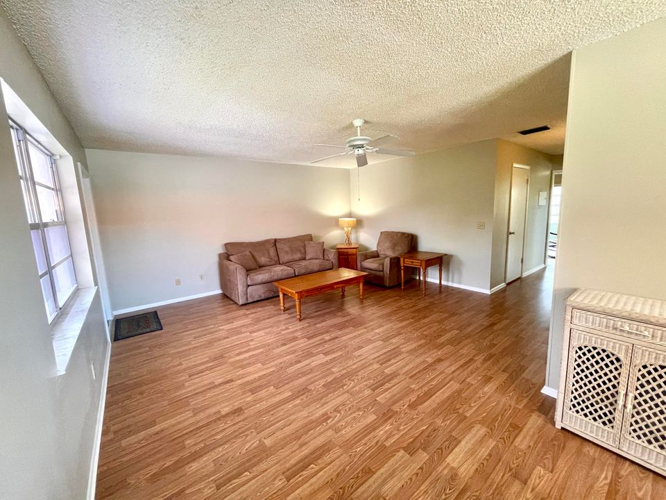 For Sale: $110,000 (2 beds, 2 baths, 1014 Square Feet)
