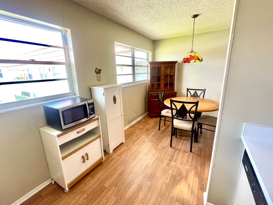 For Sale: $110,000 (2 beds, 2 baths, 1014 Square Feet)