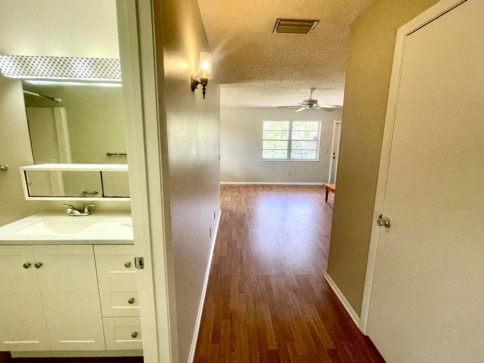 For Sale: $110,000 (2 beds, 2 baths, 1014 Square Feet)