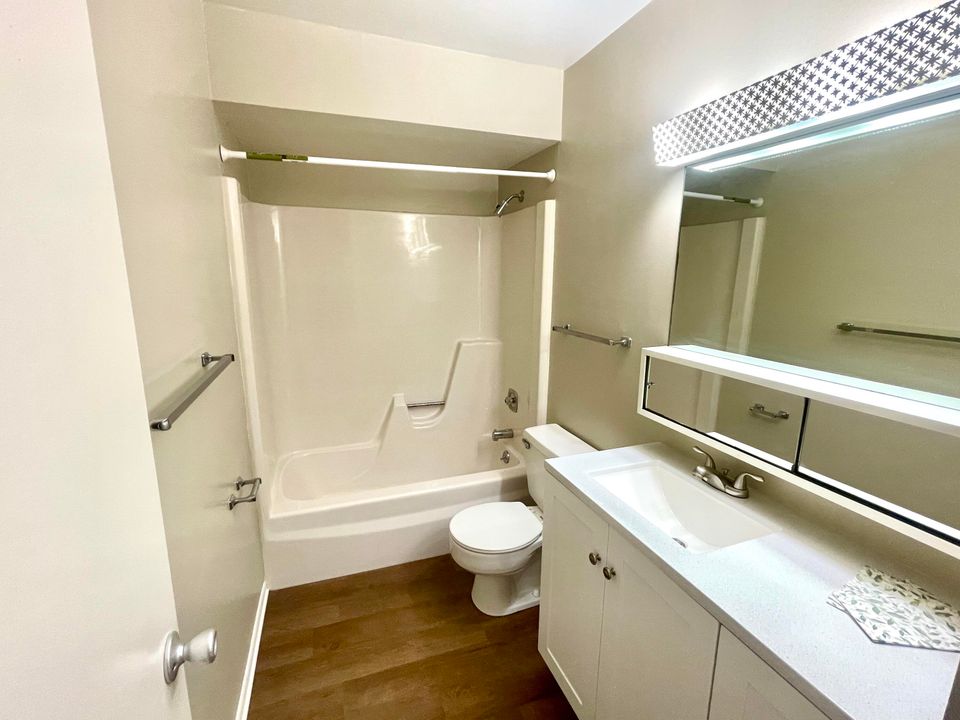 For Sale: $110,000 (2 beds, 2 baths, 1014 Square Feet)