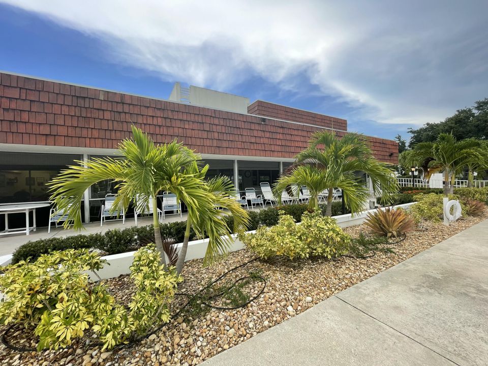 For Sale: $110,000 (2 beds, 2 baths, 1014 Square Feet)