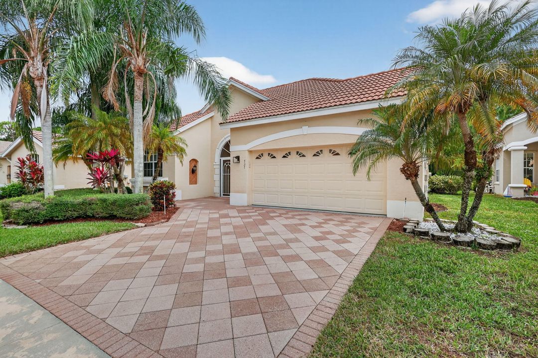 For Sale: $465,000 (4 beds, 3 baths, 2358 Square Feet)