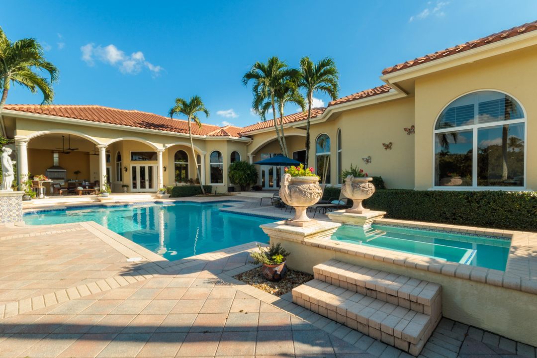 For Sale: $5,495,000 (6 beds, 5 baths, 6780 Square Feet)