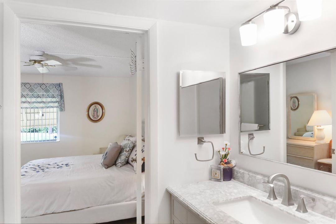 For Sale: $250,000 (2 beds, 2 baths, 937 Square Feet)