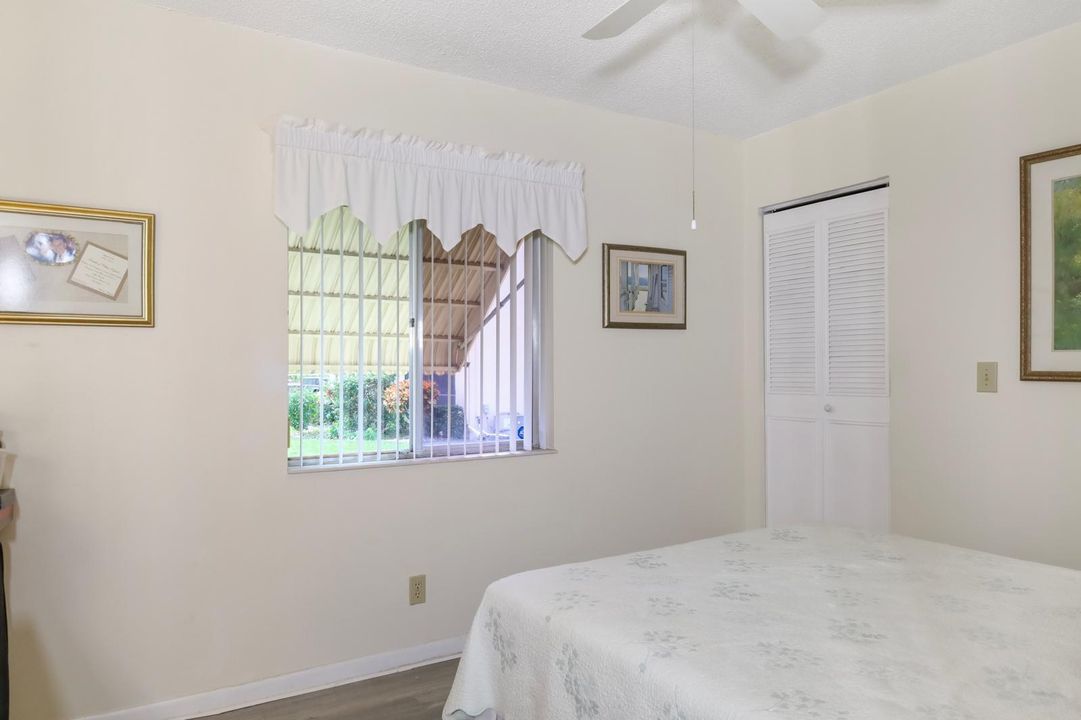 For Sale: $250,000 (2 beds, 2 baths, 937 Square Feet)