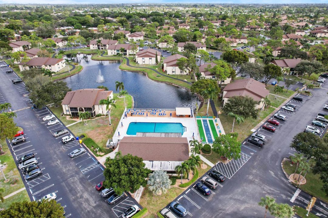 For Sale: $250,000 (2 beds, 2 baths, 937 Square Feet)