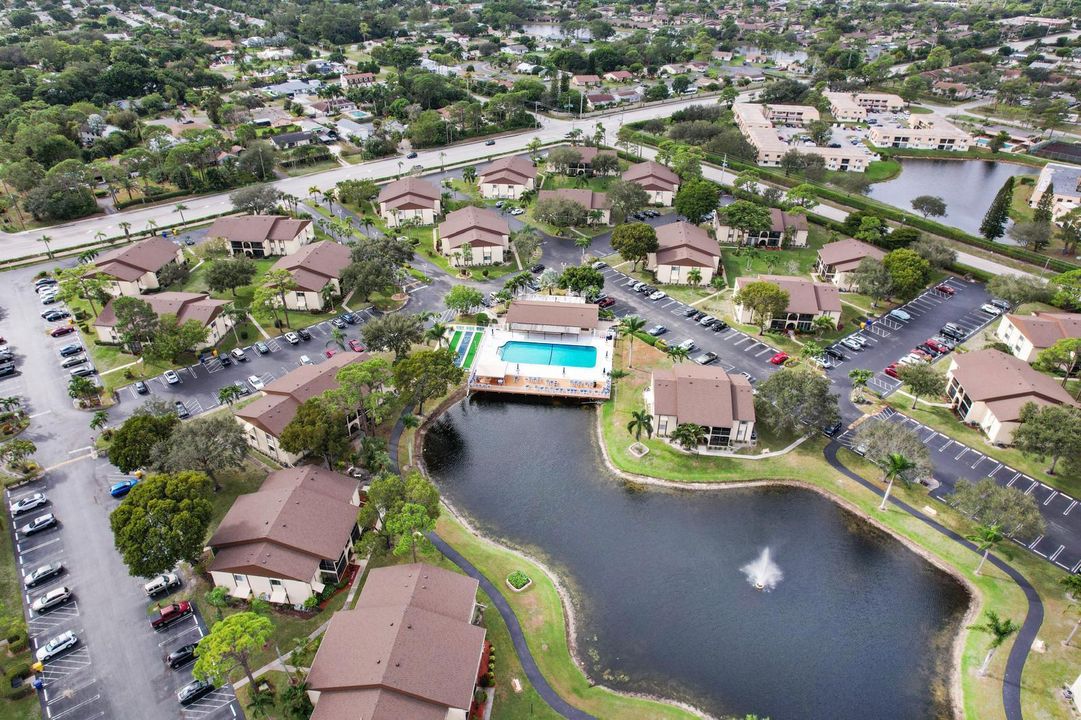 For Sale: $250,000 (2 beds, 2 baths, 937 Square Feet)