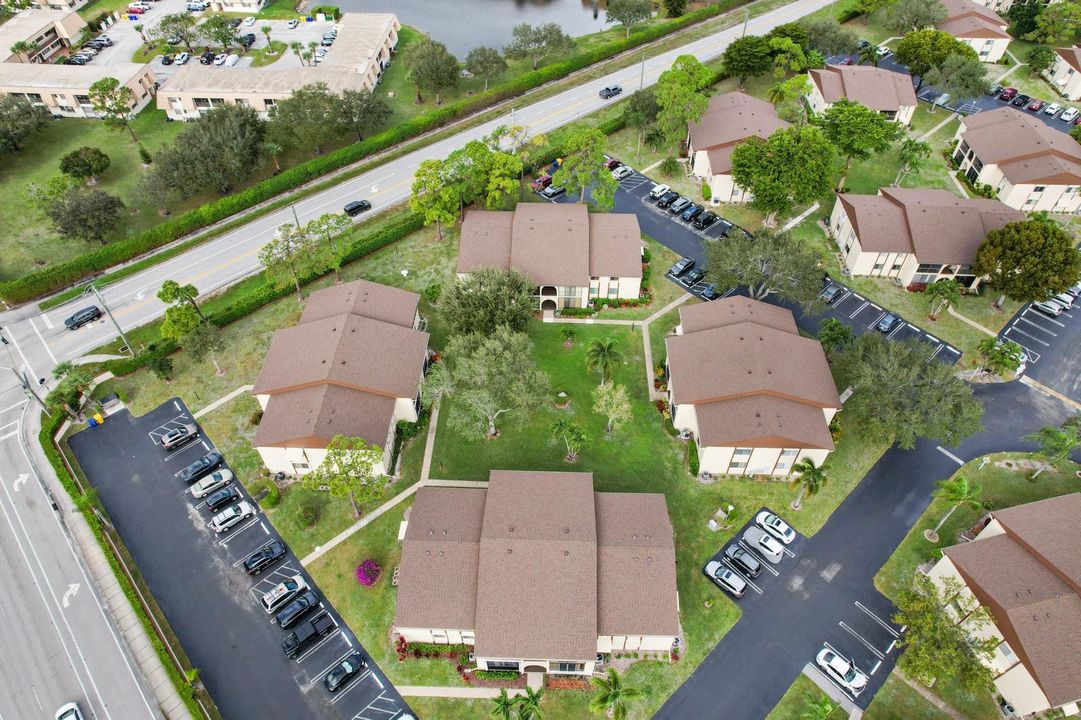 For Sale: $250,000 (2 beds, 2 baths, 937 Square Feet)