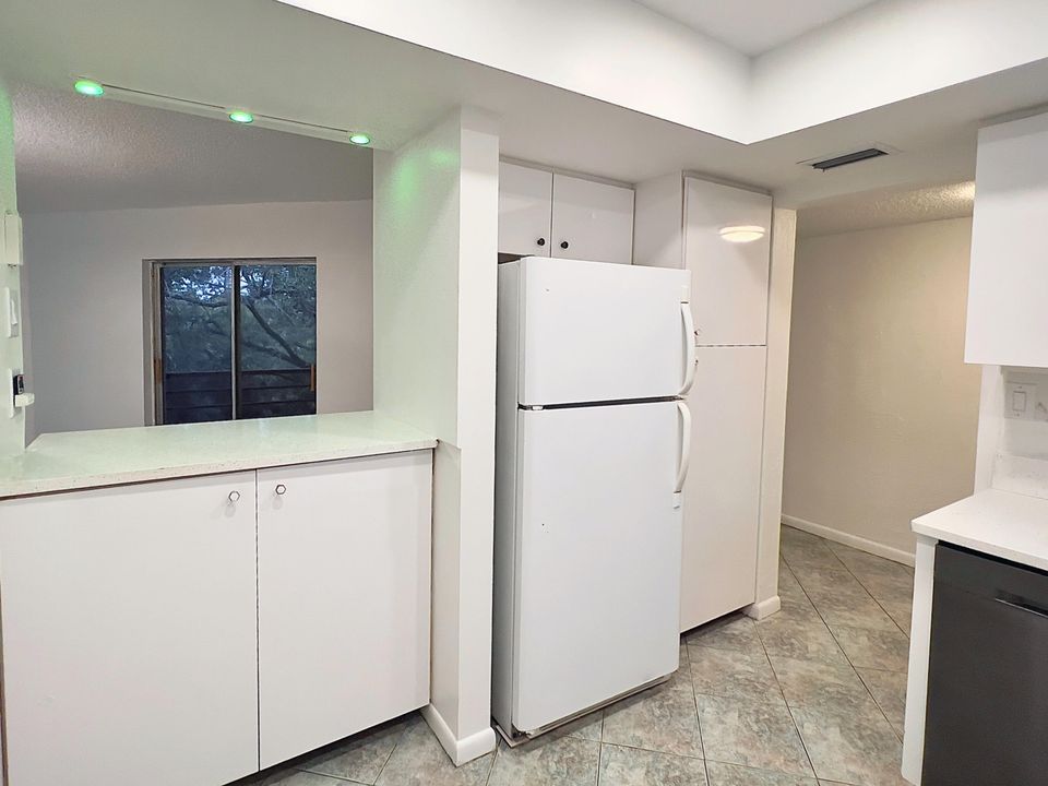 For Rent: $2,200 (3 beds, 2 baths, 1275 Square Feet)