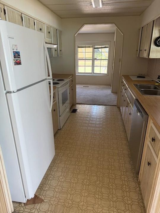 For Sale: $54,900 (2 beds, 2 baths, 1280 Square Feet)