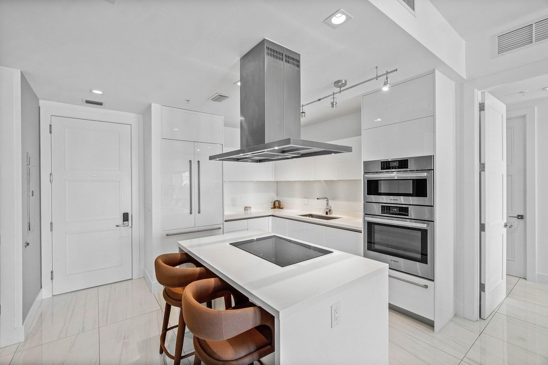 For Sale: $1,200,000 (2 beds, 2 baths, 1151 Square Feet)