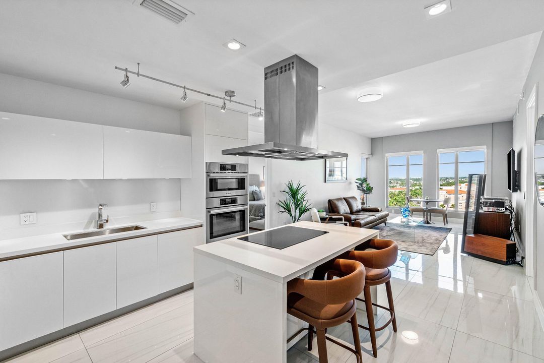 For Sale: $1,200,000 (2 beds, 2 baths, 1151 Square Feet)