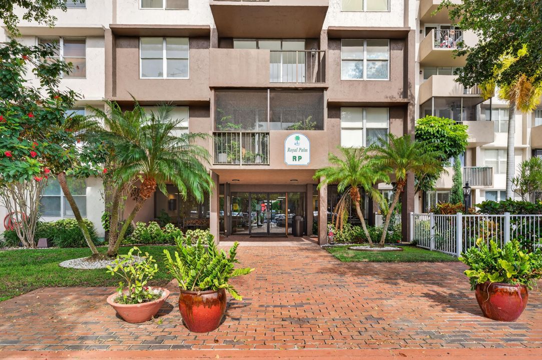 待售: $249,800 (2 贝兹, 1 浴室, 911 平方英尺)