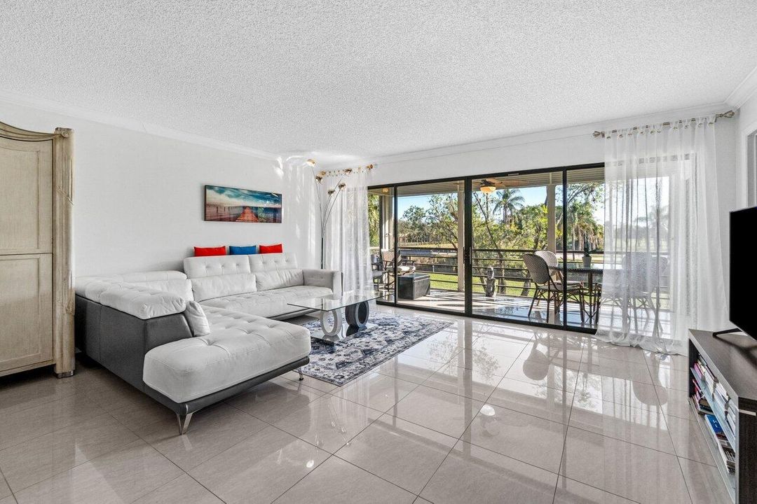 待售: $285,000 (2 贝兹, 2 浴室, 1280 平方英尺)