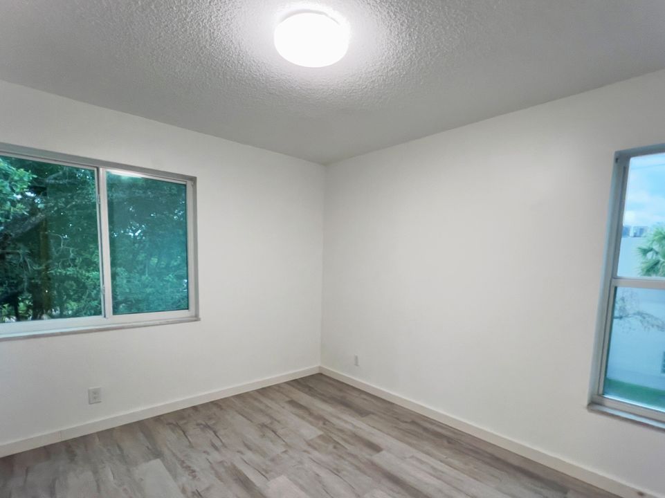 For Rent: $2,200 (3 beds, 2 baths, 1275 Square Feet)