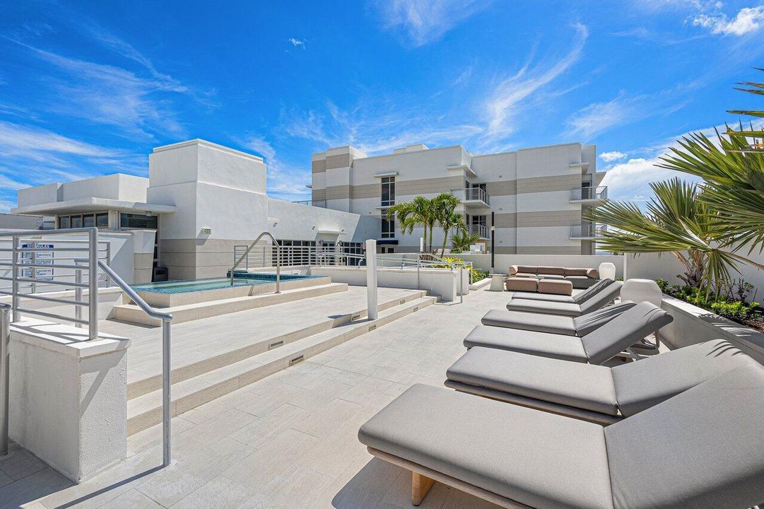 For Sale: $1,200,000 (2 beds, 2 baths, 1151 Square Feet)