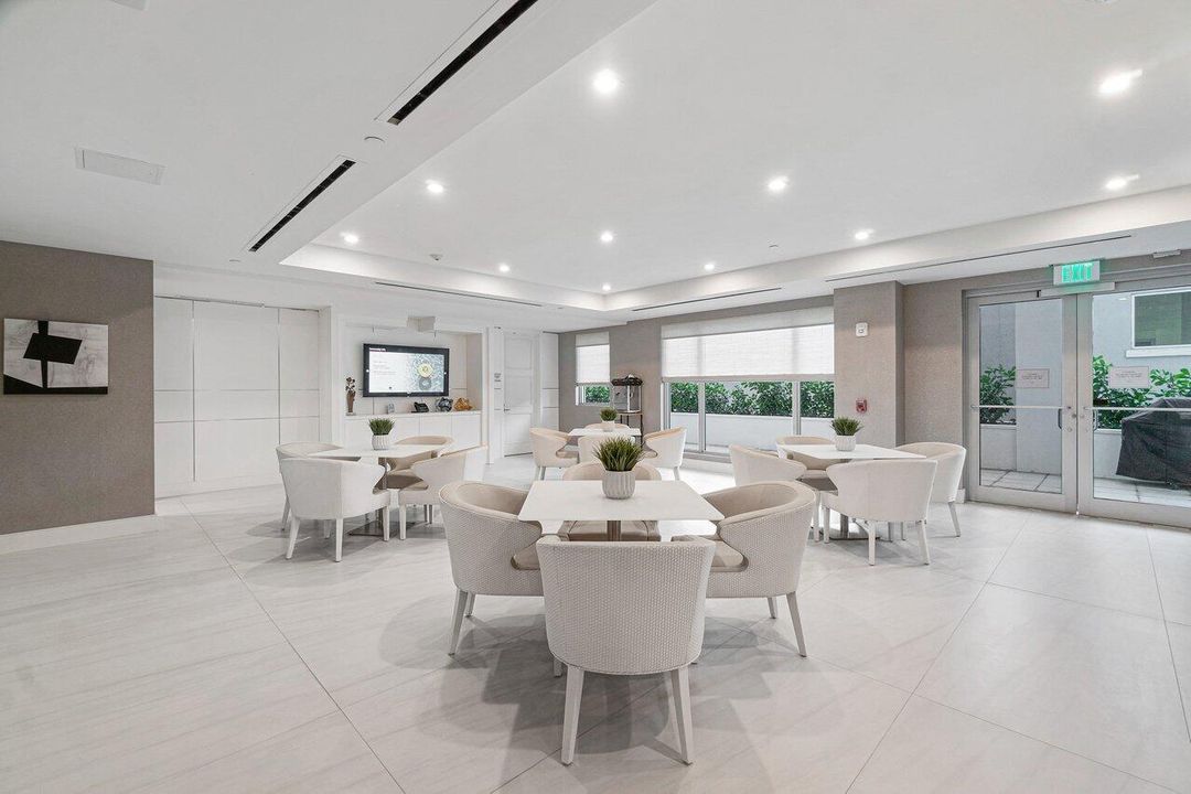 For Sale: $1,200,000 (2 beds, 2 baths, 1151 Square Feet)