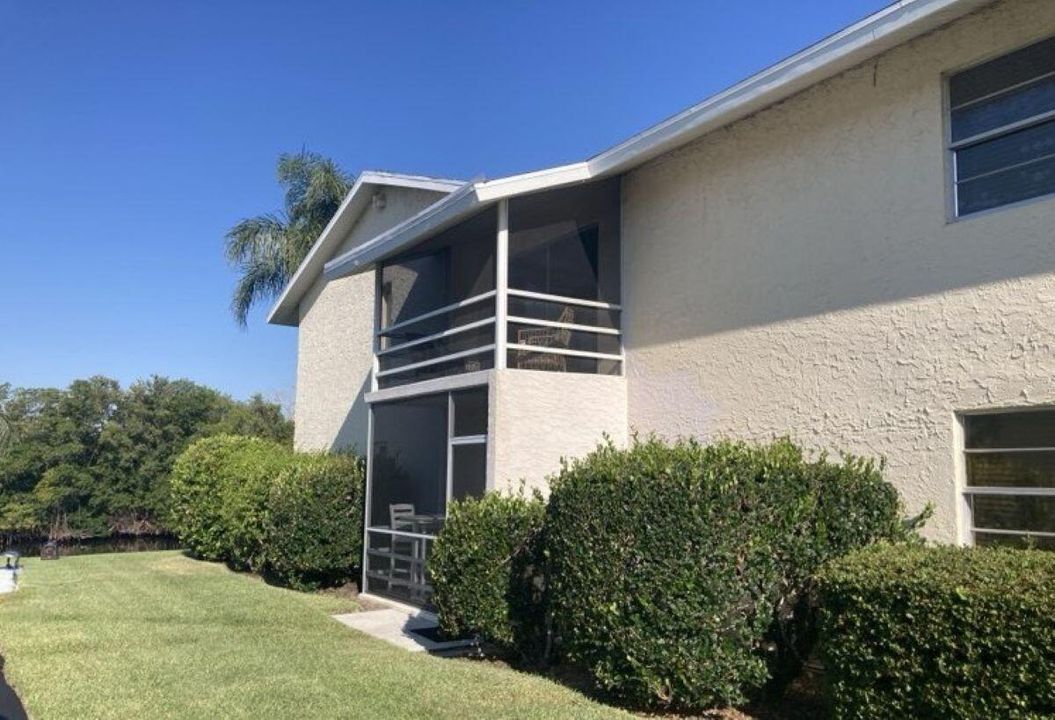 For Sale: $199,999 (2 beds, 2 baths, 1000 Square Feet)