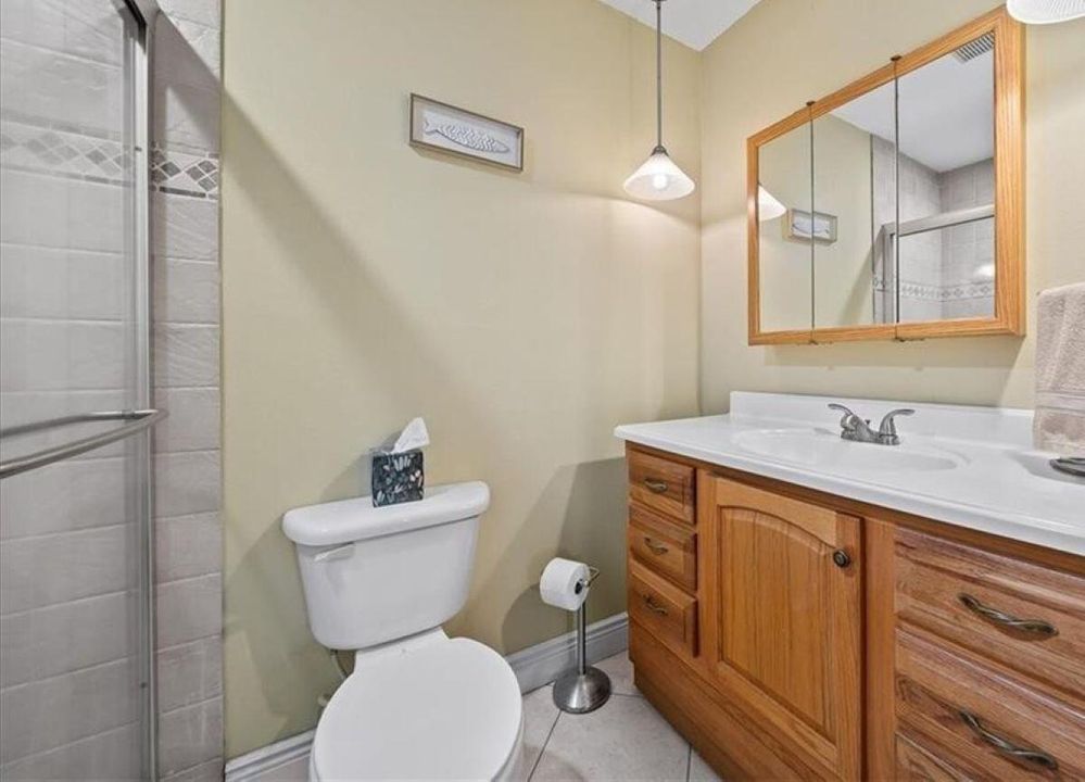 For Sale: $199,999 (2 beds, 2 baths, 1000 Square Feet)