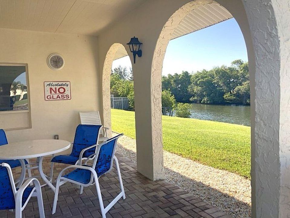 For Sale: $199,999 (2 beds, 2 baths, 1000 Square Feet)