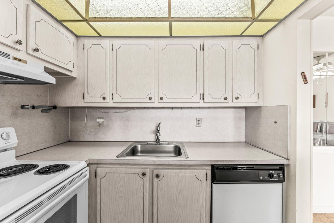 For Sale: $50,000 (1 beds, 1 baths, 646 Square Feet)