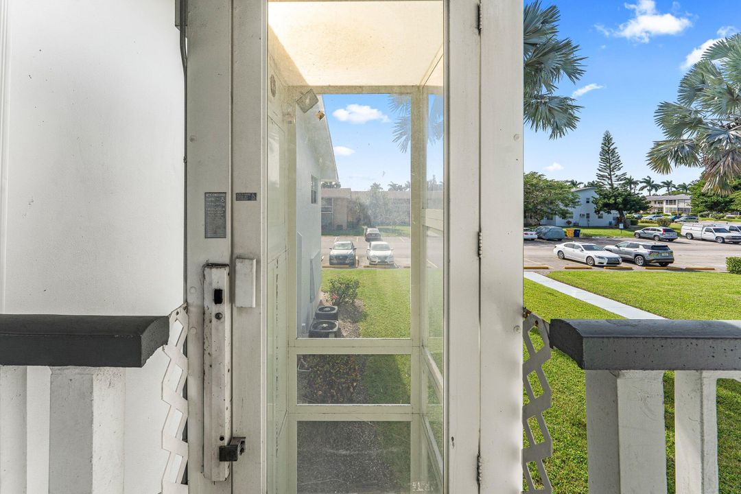 For Sale: $50,000 (1 beds, 1 baths, 646 Square Feet)