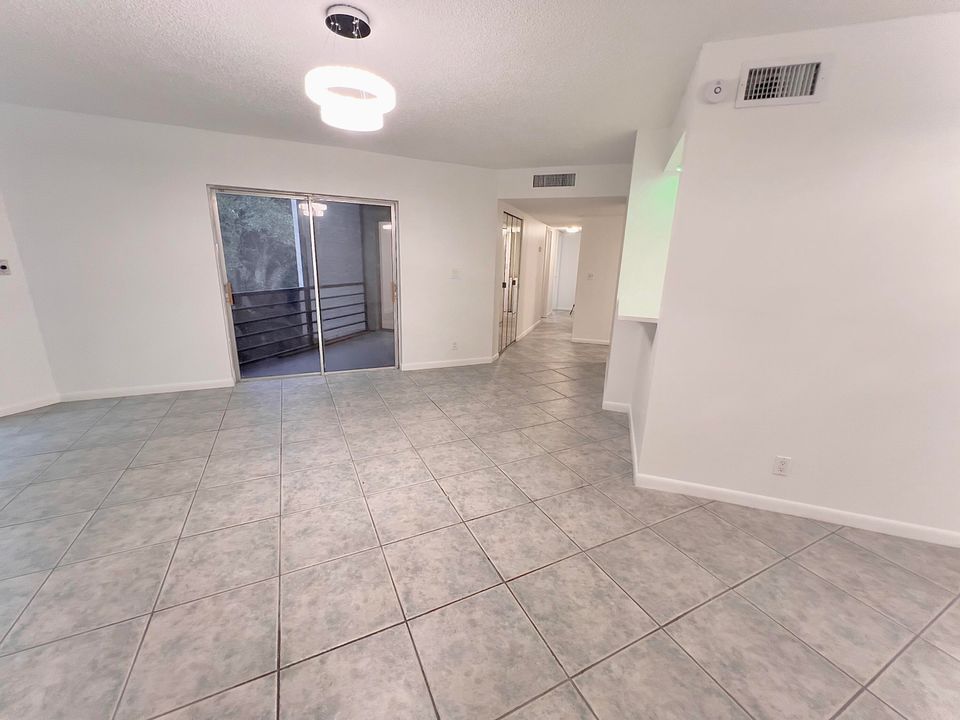 For Rent: $2,200 (3 beds, 2 baths, 1275 Square Feet)