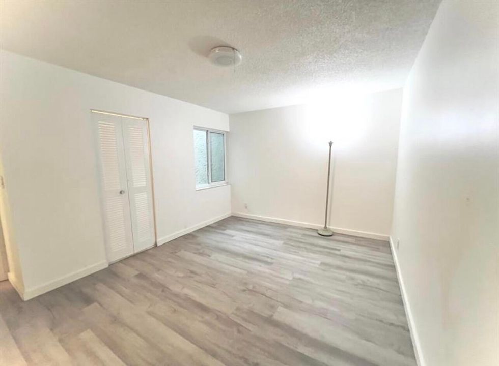 For Rent: $2,200 (3 beds, 2 baths, 1275 Square Feet)