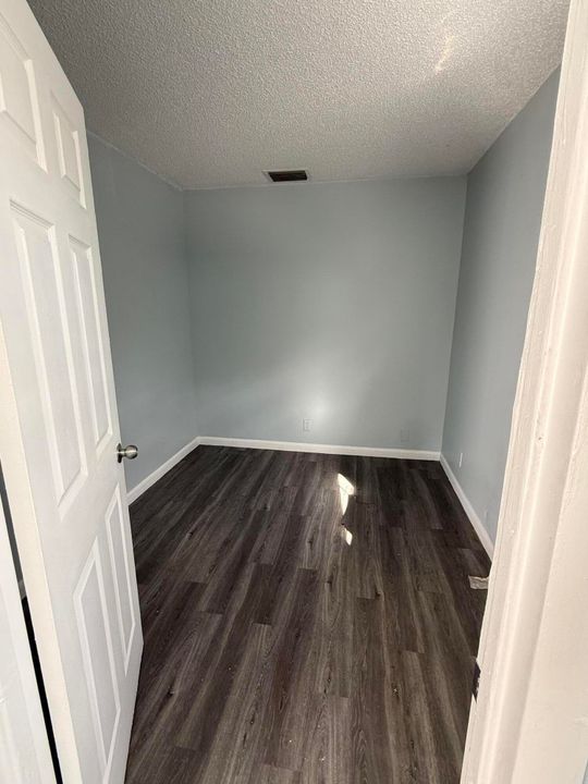 For Rent: $1,850 (1 beds, 1 baths, 561 Square Feet)