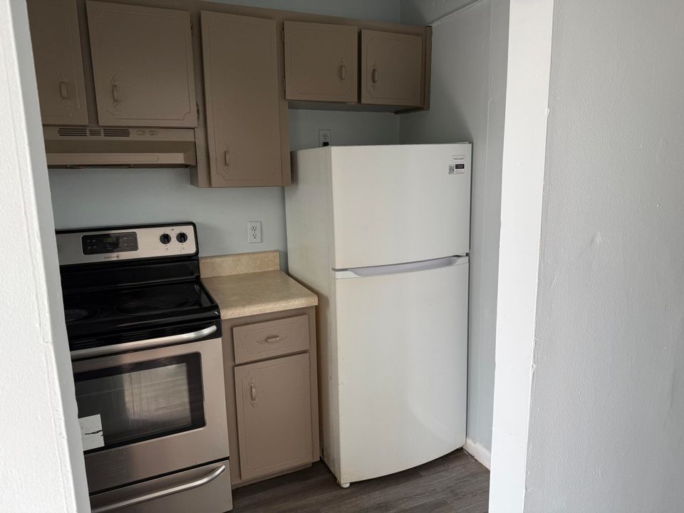 For Rent: $1,850 (1 beds, 1 baths, 561 Square Feet)