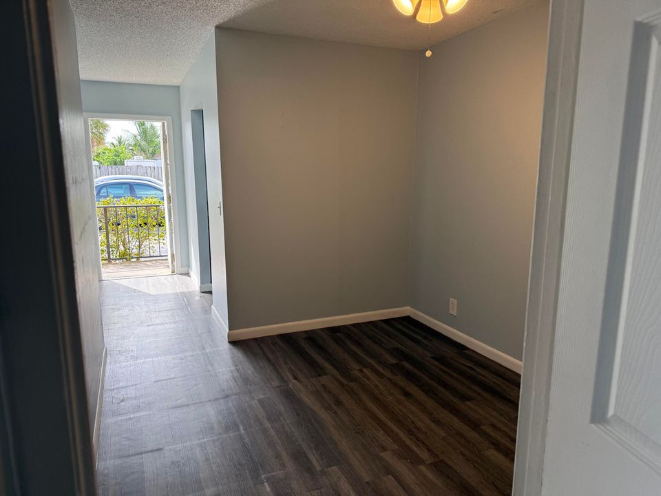 For Rent: $1,850 (1 beds, 1 baths, 561 Square Feet)