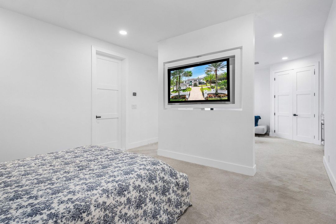 For Sale: $6,995,000 (9 beds, 8 baths, 9479 Square Feet)