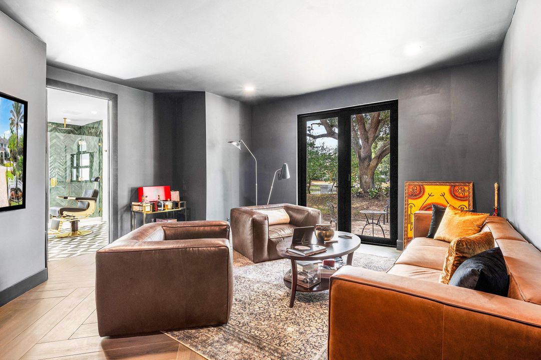 For Sale: $6,995,000 (9 beds, 8 baths, 9479 Square Feet)