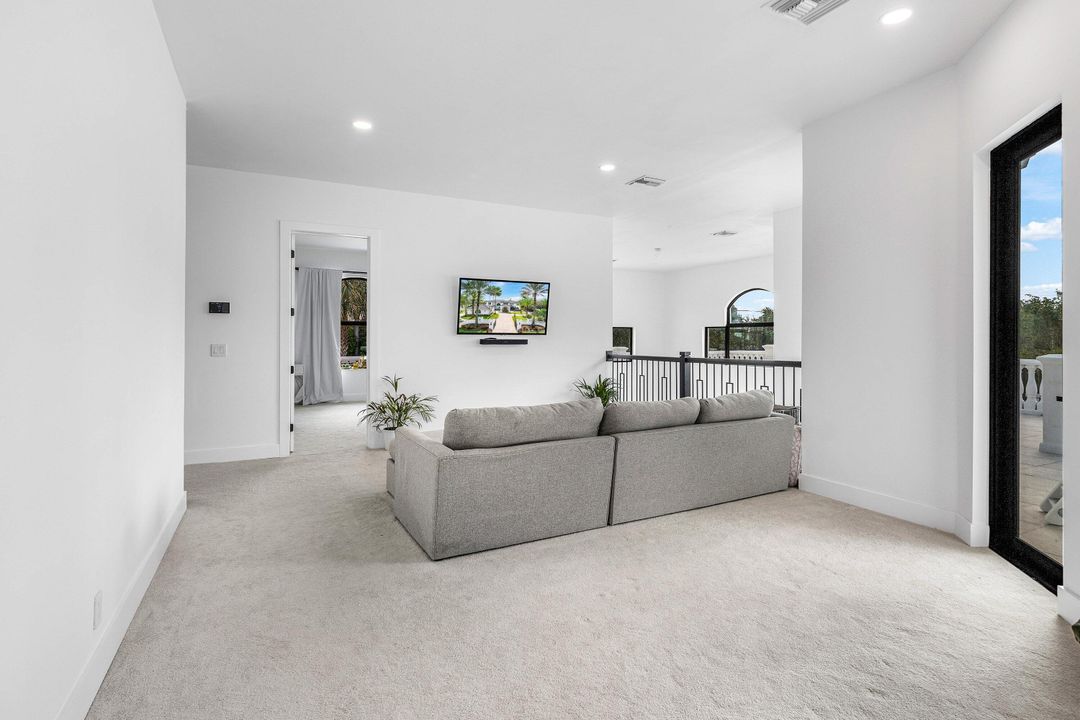 For Sale: $6,995,000 (9 beds, 8 baths, 9479 Square Feet)