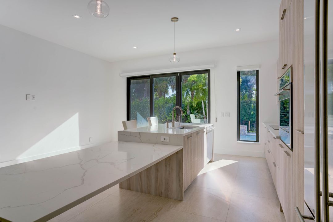 En Renta: $10,500 (4 camas, 3 baños, 2723 Pies cuadrados)