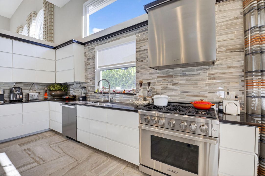 For Sale: $3,695,000 (5 beds, 4 baths, 4764 Square Feet)