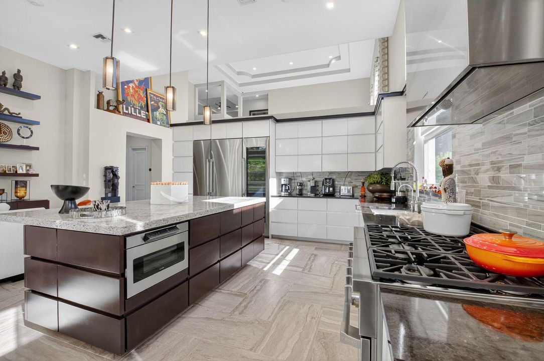 For Sale: $3,695,000 (5 beds, 4 baths, 4764 Square Feet)