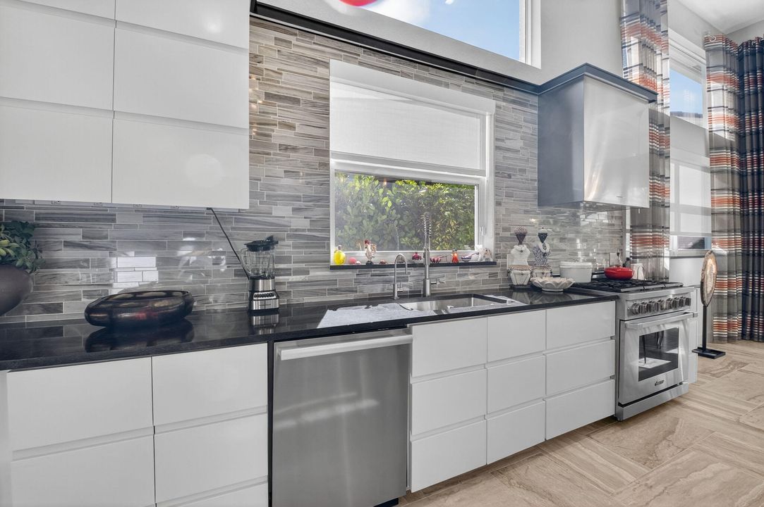 For Sale: $3,695,000 (5 beds, 4 baths, 4764 Square Feet)