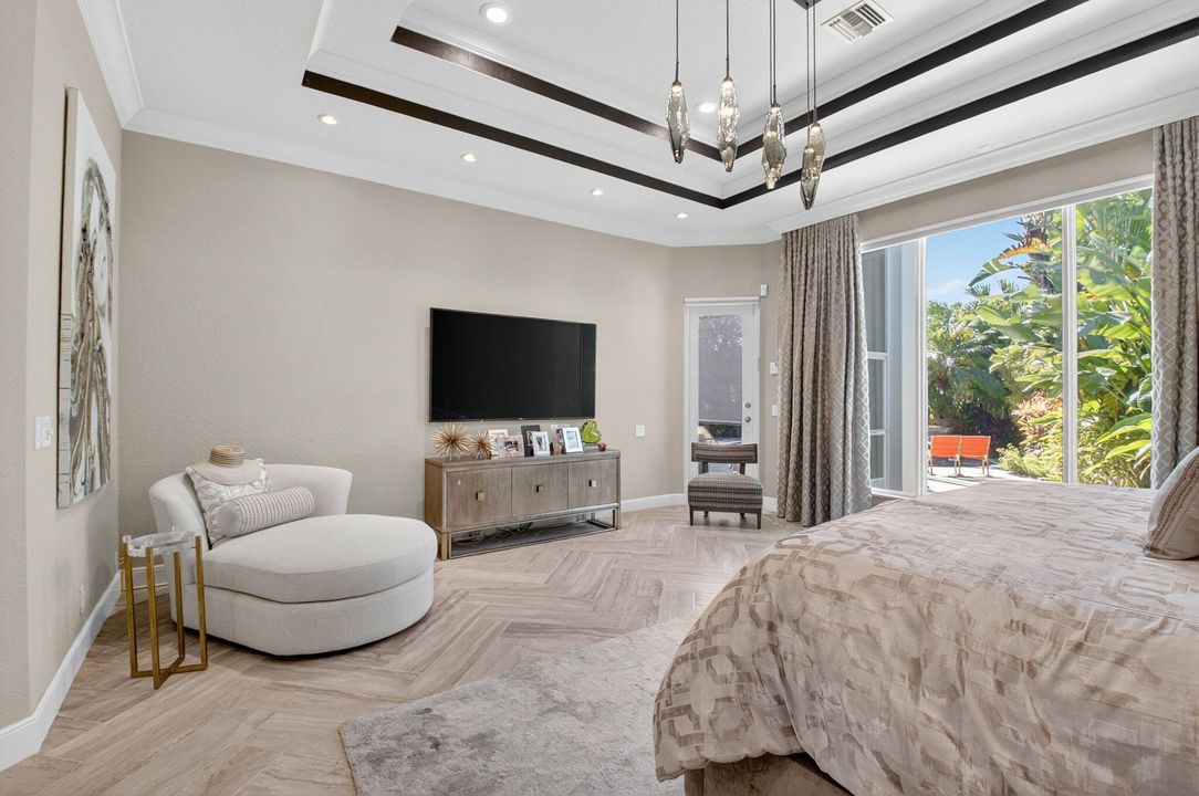 For Sale: $3,695,000 (5 beds, 4 baths, 4764 Square Feet)